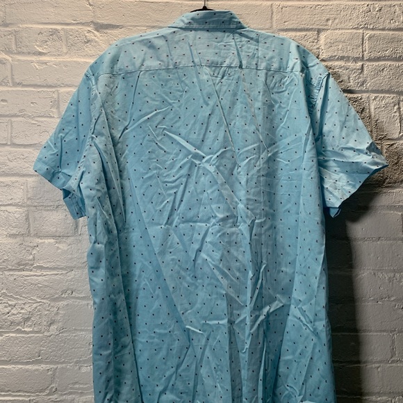 Men’s patterned button down. - Picture 4 of 4